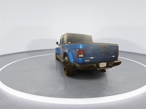 Used 2022 Jeep Gladiator Sport image 3
