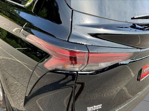 Used 2025 Toyota Sienna XLE FWD image 29