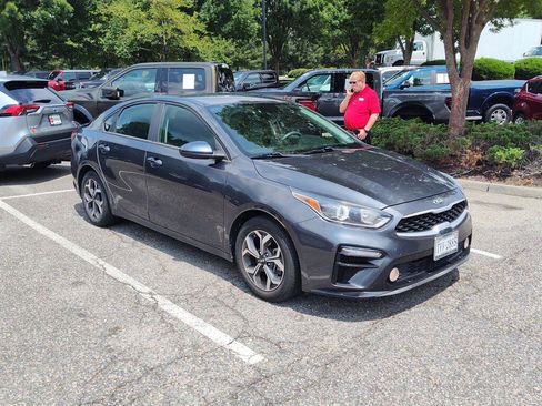 Used 2019 Kia Forte LXS FWD image 2