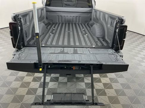 Certified 2025 Ford F450 Platinum w/ FX4 Off-Road Package AWD/4WD image 8