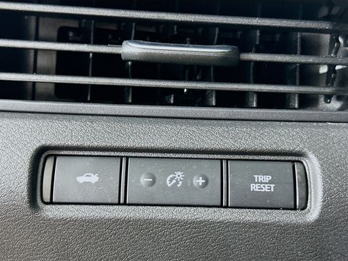 Used 2025 Nissan Altima 2.5 SV FWD image 17