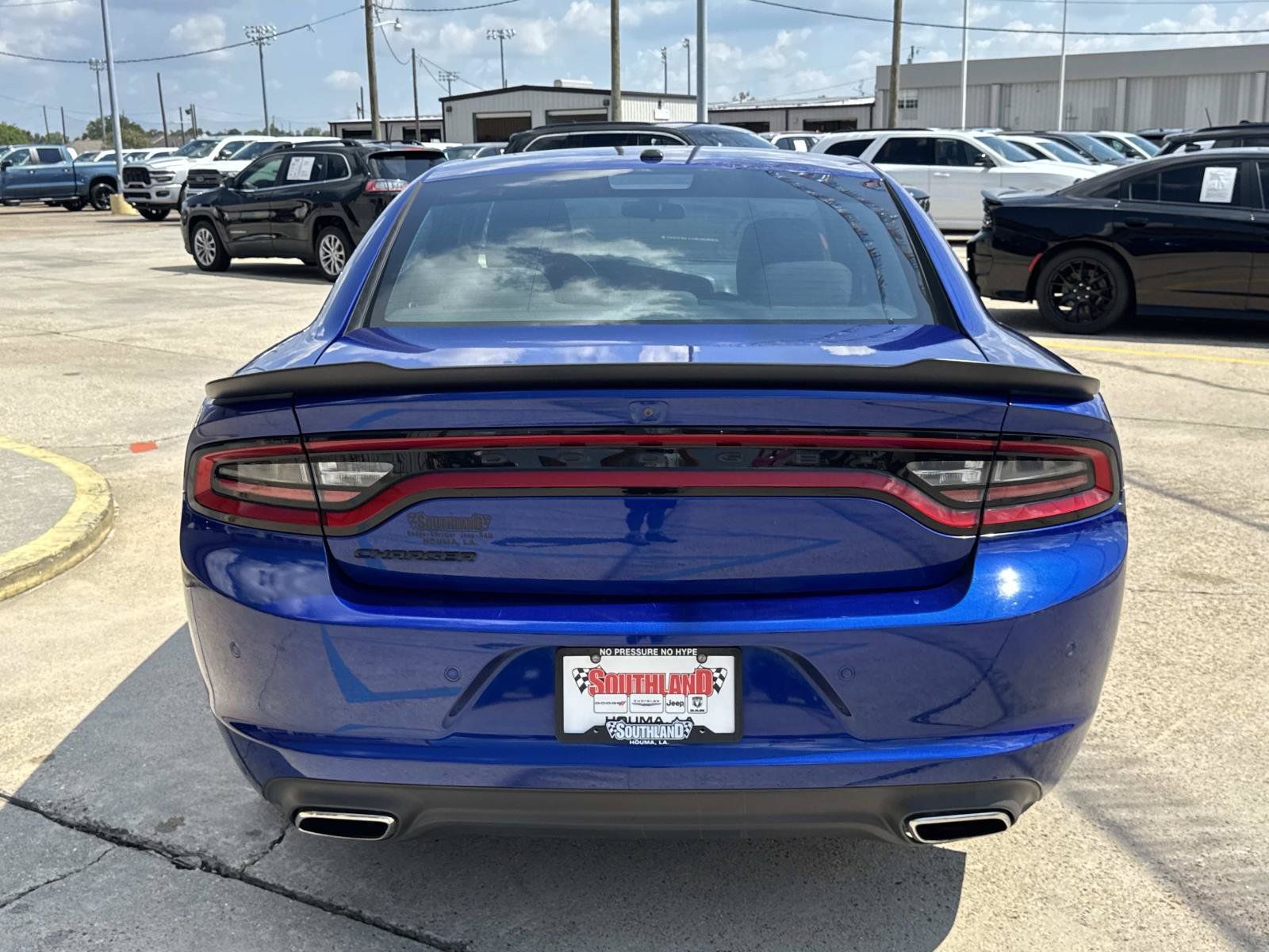 Used 2022 Dodge Charger SXT w/ Blacktop Package RWD image 6