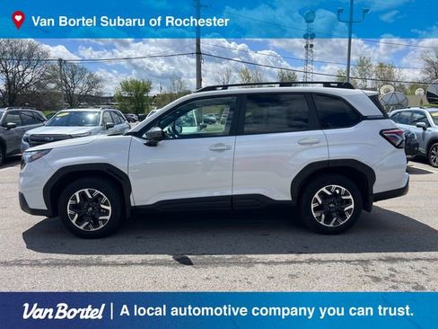Used 2025 Subaru Forester Premium AWD/4WD image 3