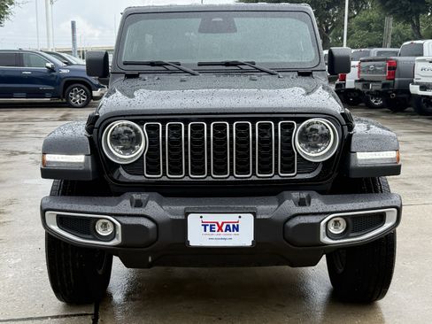 Used 2025 Jeep Wrangler Unlimited Sahara AWD/4WD image 11