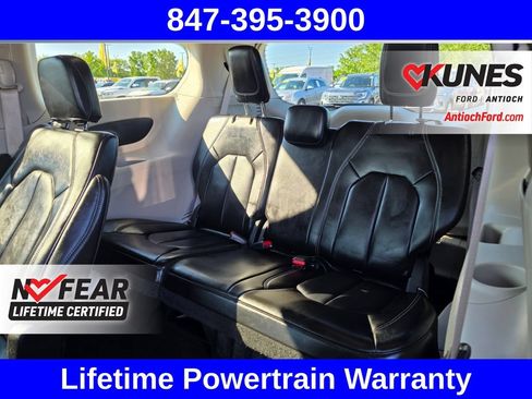 Used 2023 Chrysler Pacifica Touring-L FWD image 23