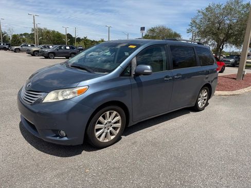 Used 2014 Toyota Sienna Limited w/ Limited Premium Package image 10