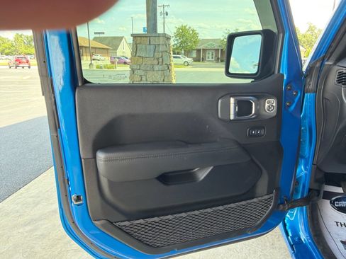 Used 2023 Jeep Wrangler Unlimited Sahara AWD/4WD image 7