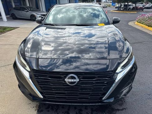 Used 2025 Nissan Altima 2.5 SV FWD image 8
