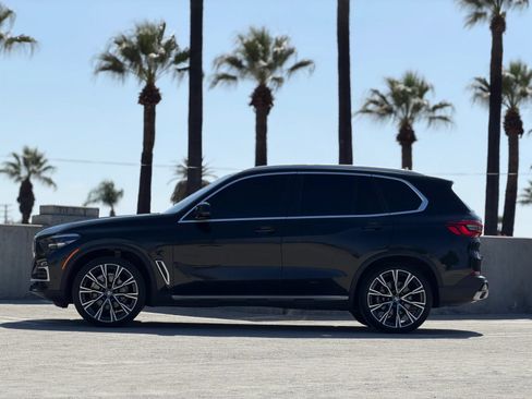 Used 2019 BMW X5 xDrive40i w/ Premium Package 2 AWD/4WD image 4
