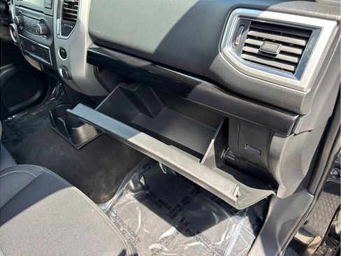 Used 2019 Nissan Titan SV RWD image 34