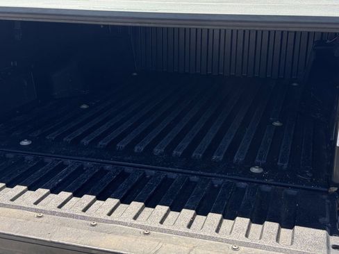 Used 2018 Toyota Tacoma Limited image 32