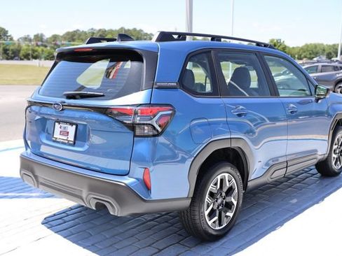 Certified 2025 Subaru Forester AWD/4WD image 5