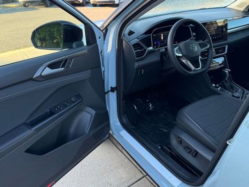 New 2025 Volkswagen Taos SE image 15