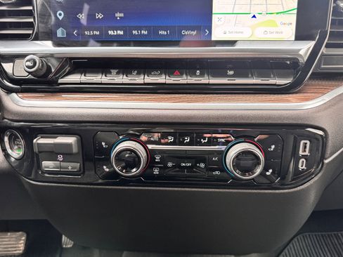 Used 2025 Chevrolet Silverado 2500 LT w/ Convenience Package image 19