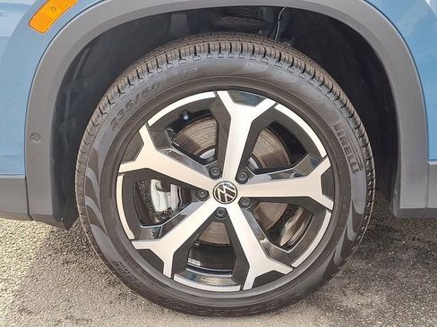 Certified 2025 Volkswagen Tiguan SE w/ Panoramic Sunroof Package image 28