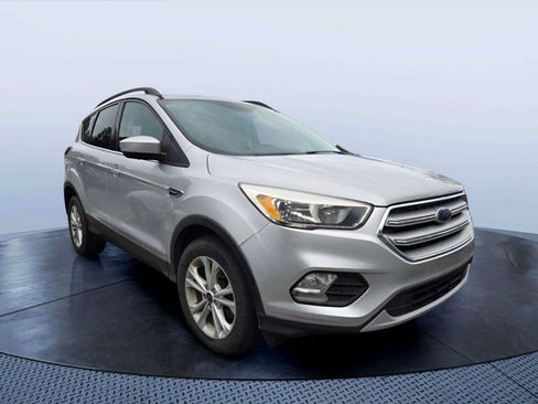 Used 2018 Ford Escape SE FWD image 1