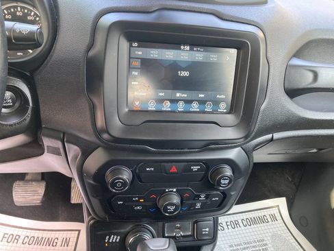Used 2019 Jeep Renegade Latitude w/ Cold Weather Group AWD/4WD image 22