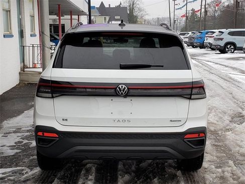 New 2026 Volkswagen Taos SE image 4