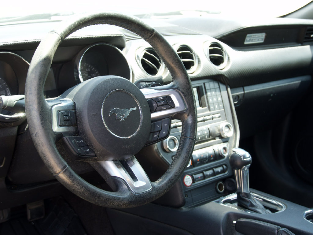 Used 2015 Ford Mustang Convertible RWD image 15