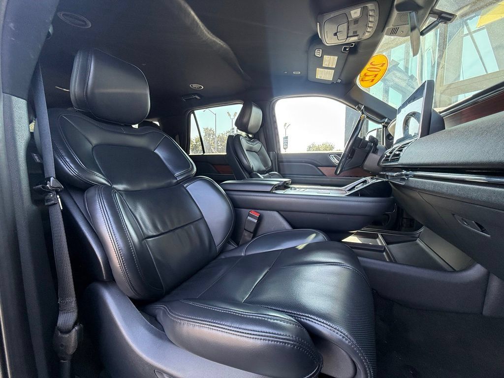 Used 2022 Lincoln Navigator L 4WD image 17