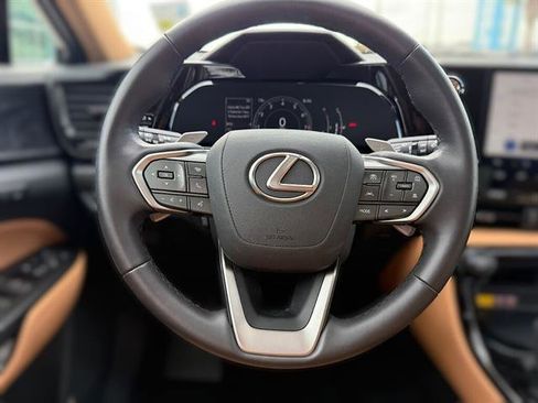 Used 2025 Lexus NX 250 FWD w/ Towing Package (2000 Lbs) image 15