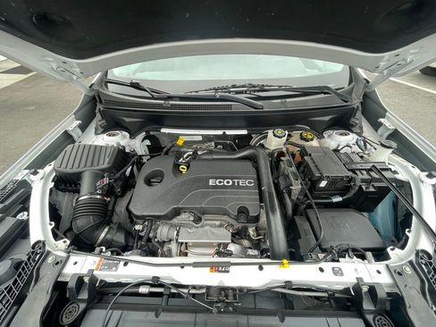 Used 2022 GMC Terrain SLT image 32