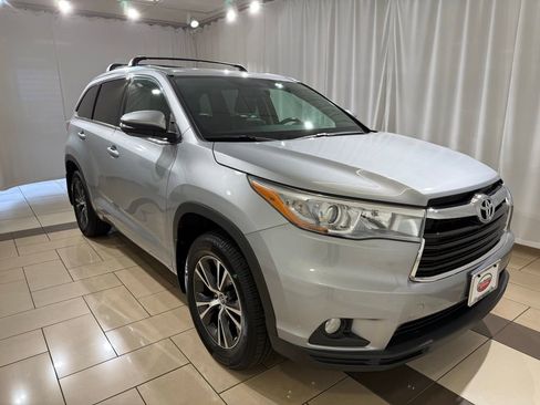 Used 2016 Toyota Highlander XLE AWD/4WD image 7