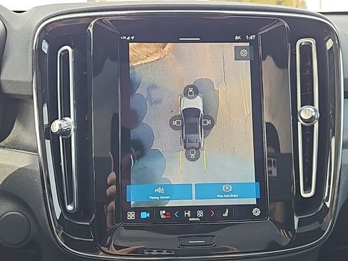 Used 2023 Volvo C40 P8 Recharge Ultimate image 9