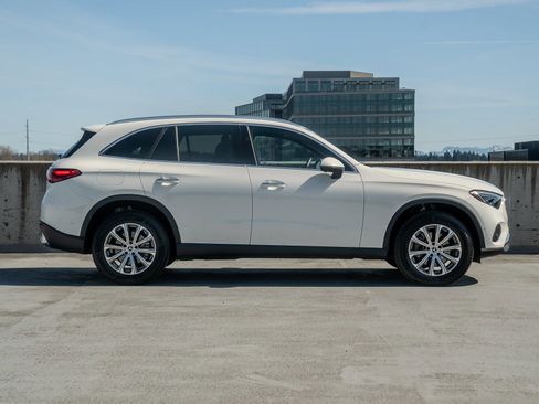 Used 2023 Mercedes-Benz GLC 300 4MATIC image 6