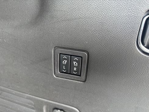 Used 2023 Chevrolet Traverse High Country AWD/4WD image 15