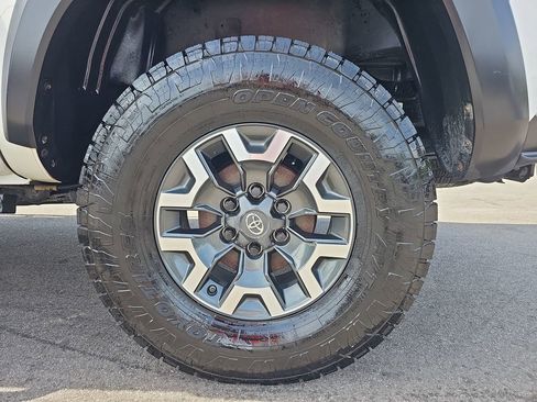 Used 2018 Toyota Tacoma TRD Off-Road image 34