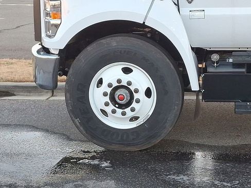 Used 2023 Ford F650 2WD Regular Cab Super Duty image 9