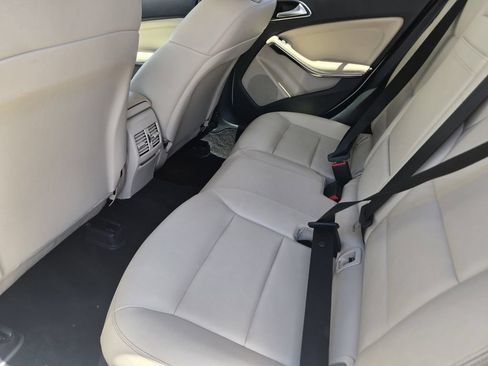 Used 2018 Mercedes-Benz GLA 250 4MATIC image 30