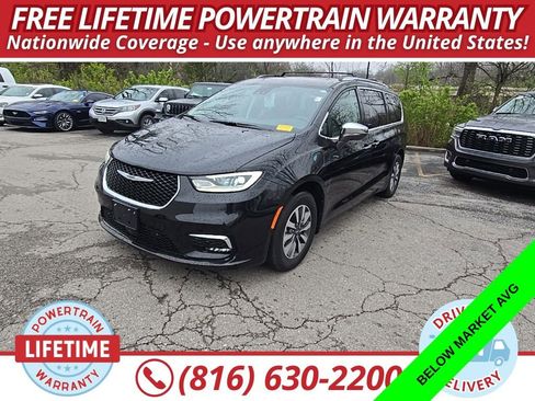 Used 2021 Chrysler Pacifica Touring-L FWD image 1