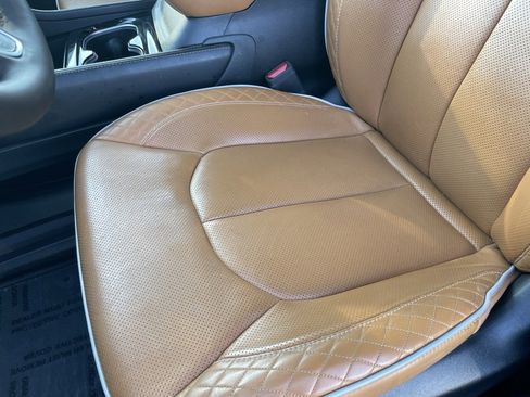 Used 2023 Chrysler Pacifica Pinnacle image 22