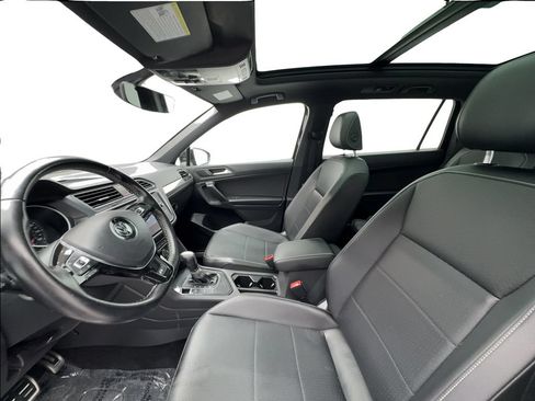 Used 2021 Volkswagen Tiguan SE R-Line FWD image 19