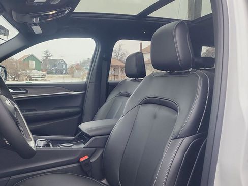 New 2025 Jeep Grand Cherokee L Limited image 12