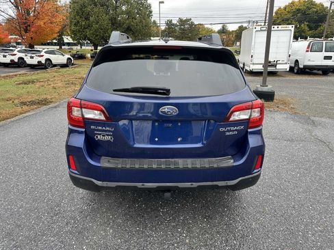 Used 2017 Subaru Outback 3.6R Limited AWD/4WD image 4