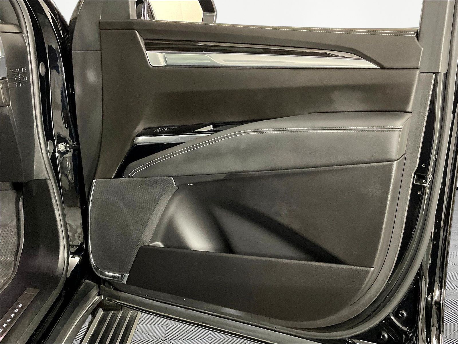 Used 2025 Cadillac Escalade Premium Luxury w/ LPO, Floor Liner Package AWD/4WD image 29