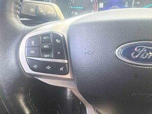 Used 2023 Ford Explorer XLT image 25