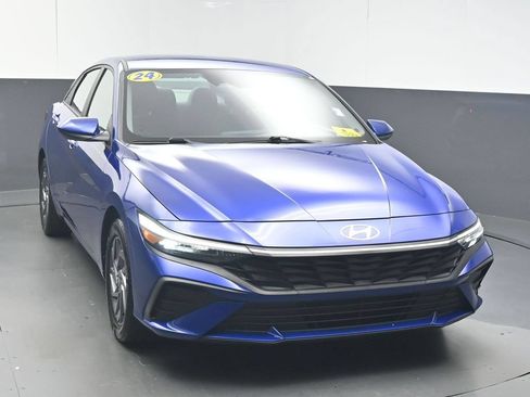 Used 2024 Hyundai Elantra SEL FWD image 2