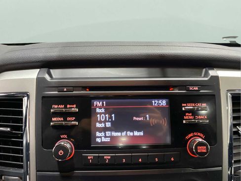 Used 2018 Nissan Titan SV image 19