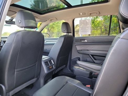 Used 2023 Volkswagen Atlas SE w/ Panoramic Sunroof Package FWD image 16