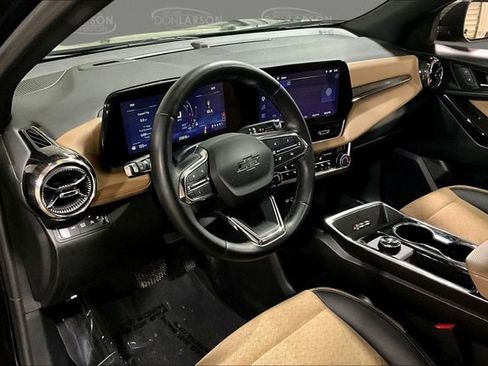 Used 2025 Chevrolet Equinox ACTIV image 17