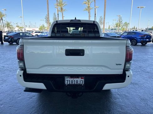 Used 2022 Toyota Tacoma TRD Sport w/ Technology Package RWD image 4