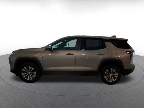Used 2025 Chevrolet Equinox LT FWD image 9