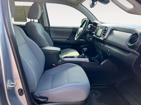 Used 2019 Toyota Tacoma SR5 AWD/4WD image 15
