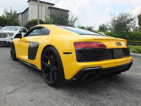 Used 2021 Audi R8 V10 w/ Premium Package RWD image 17