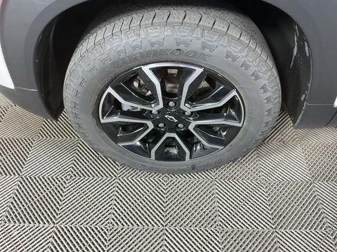 Used 2025 Chevrolet TrailBlazer ACTIV w/ Convenience Package AWD/4WD image 9