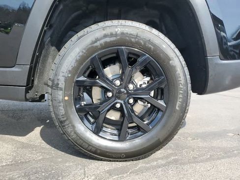 New 2026 Jeep Grand Cherokee Altitude AWD/4WD image 9